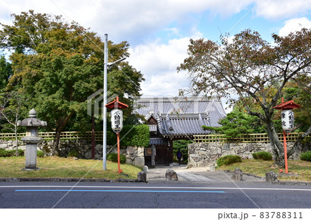 滋賀県大津市坂本 日吉大社参道(日吉馬場)沿い延暦寺里坊の律院前 滋賀県大津市坂本 日吉大社参道(日吉馬場)沿い延暦寺里坊の律院前 83788311