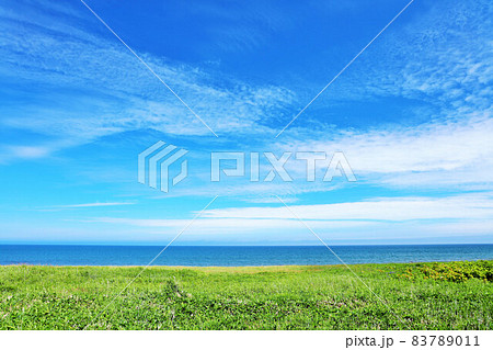 北海道　青空と海の風景 83789011