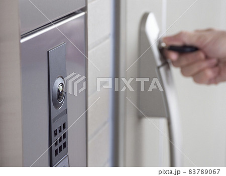 ドアホンカメラと施錠・解錠 83789067