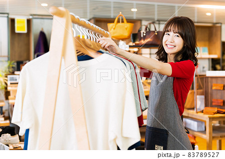 店員　アルバイト　接客　アパレル　カジュアル 83789527