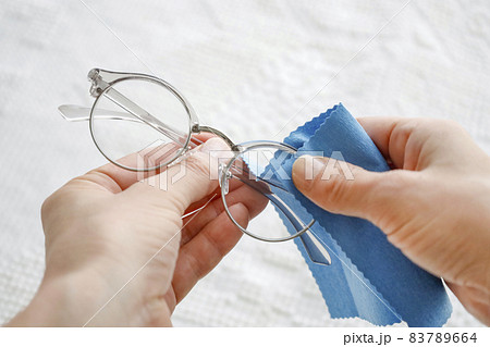 めがねのお手入れ 83789664