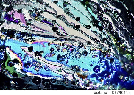 太陽光を薄氷りに偏光板（フィルター）を使い通して出来た色模様 83790112