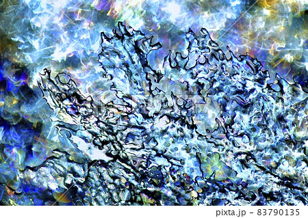 太陽光を薄氷りに偏光板（フィルター）を使い通して出来た色模様 83790135