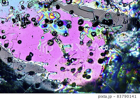 太陽光を薄氷りに偏光板（フィルター）を使い通して出来た色模様 83790141