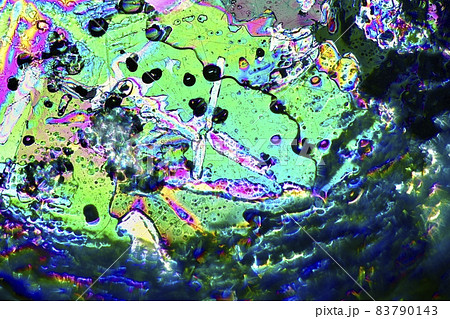 太陽光を薄氷りに偏光板（フィルター）を使い通して出来た色模様 83790143