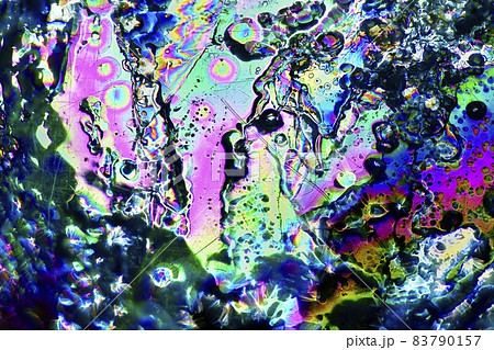 太陽光を薄氷りに偏光板（フィルター）を使い通して出来た色模様 83790157