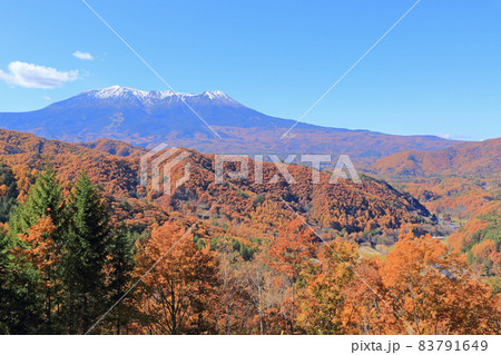 開田高原地蔵峠から望む秋の御岳山 83791649