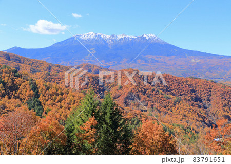 開田高原地蔵峠から望む秋の御岳山 開田高原地蔵峠から望む秋の御岳山 83791651