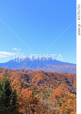 開田高原地蔵峠から望む秋の御岳山 開田高原地蔵峠から望む秋の御岳山 83791701