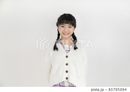 10歳の女の子 カメラ目線 ポートレート 10歳の女の子 カメラ目線 ポートレート 83795094