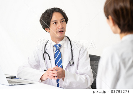 医療イメージ　対面　患者 83795273