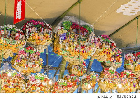 酉の市　熊手　商売繁盛　色鮮やか　神社 83795852