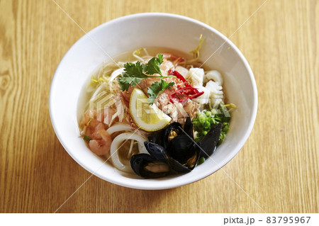 シーフードの冷製フォー 83795967
