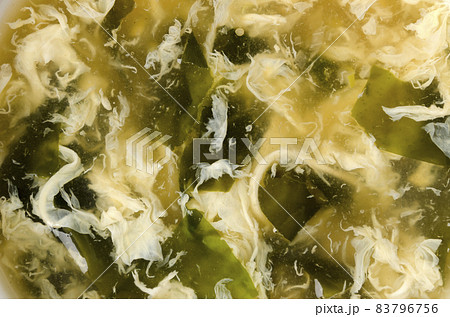 玉子とワカメの中華風スープ 83796756