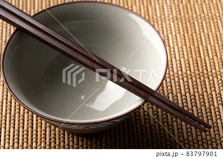 渡し箸　お箸の作法 83797901