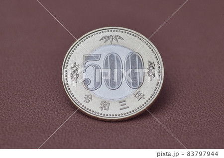 500円硬貨 83797944