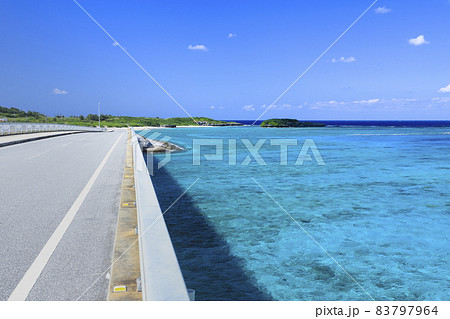 米崎ビーチ　野甫大橋　伊平屋島 83797964