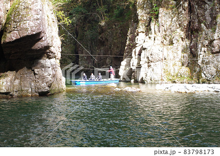 広島三段峡二段滝猿飛の景色 83798173
