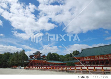 平安神宮 白虎楼・西歩廊と大極殿(外拝殿) 平安神宮 白虎楼・西歩廊と大極殿(外拝殿) 83798590