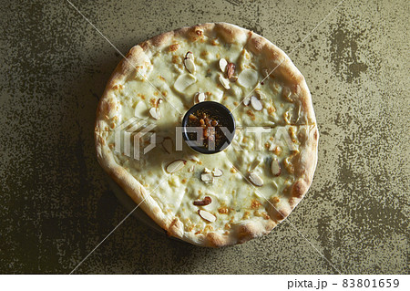 ゴルゴンゾーラのピザ ゴルゴンゾーラのピザ 83801659