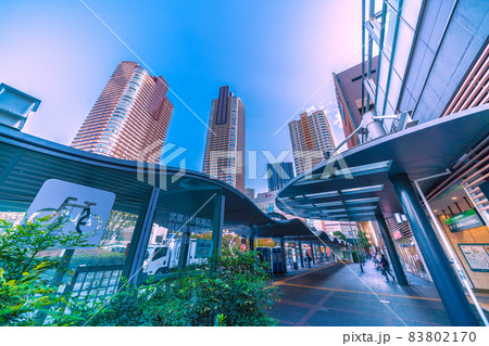 日本の川崎都市景観　武蔵小杉のタワーマンション群や武蔵小杉駅などを望む 83802170