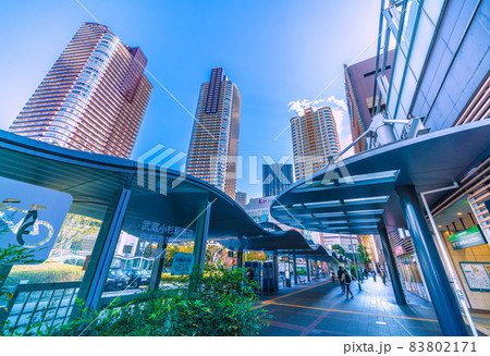 日本の川崎都市景観　武蔵小杉のタワーマンション群や武蔵小杉駅などを望む 83802171