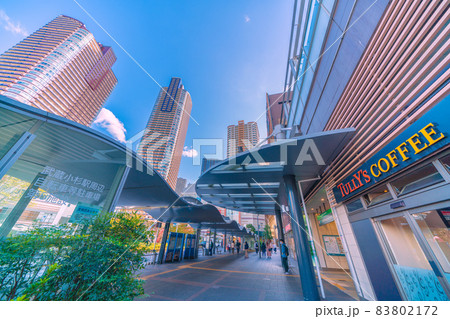 日本の川崎都市景観　武蔵小杉のタワーマンション群や武蔵小杉駅などを望む 83802172