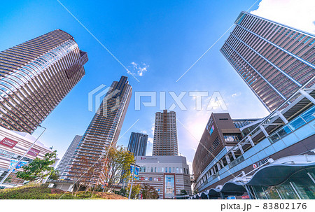 日本の川崎都市景観　武蔵小杉のタワーマンション群や武蔵小杉駅などを望む 83802176