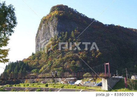 三条市下田・晩秋の八木ヶ鼻の岩壁 三条市下田・晩秋の八木ヶ鼻の岩壁 83805070