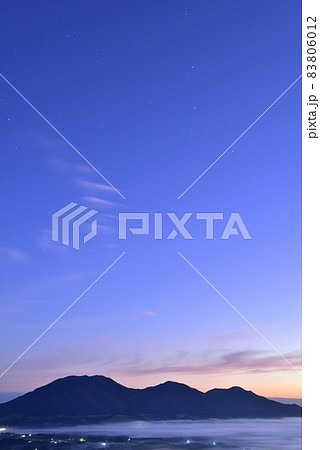 蒜山高原の雲海 蒜山高原の雲海 83806012