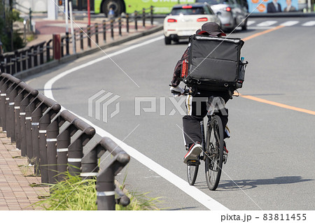 デリバリー配達員  83811455