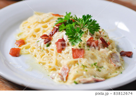 spaghetti or spaghetti carbonara, pasta carbonara 83812674