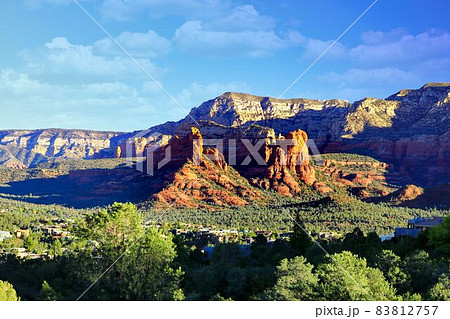 セドナ　エアポートメサ（ポルテックス＆パワースポット）山頂からの朝の眺望 83812757