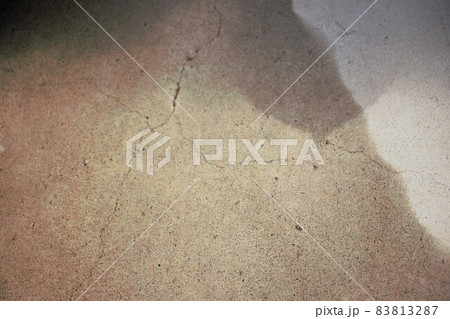 コンクリート製の床　劣化　ひび　ひび割れ 83813287