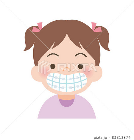 目立たない器具で歯並びの矯正をする女の子 目立たない器具で歯並びの矯正をする女の子 83813374