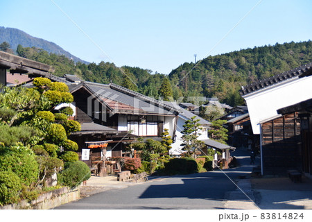 歴史街道中山道の妻籠宿 83814824