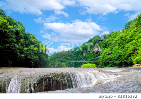 夏の吹き割滝 83816332