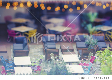 オープンテラスのカフェ 83819353