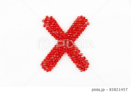 赤いビーズのアルファベット X 83821457