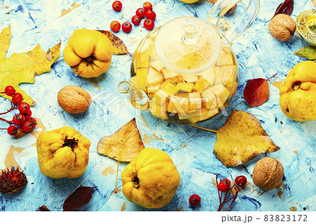 Fragrant fruit tea 83823172