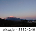 山中湖パノラマ台からの秋の早朝の赤富士 83824249