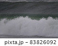 波　サーフィン　台風 83826092