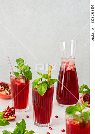 Refreshing pomegranate juice 83826384