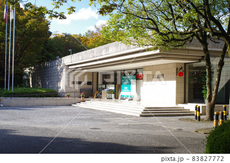 ひろしま美術館の正面玄関の景色 83827772