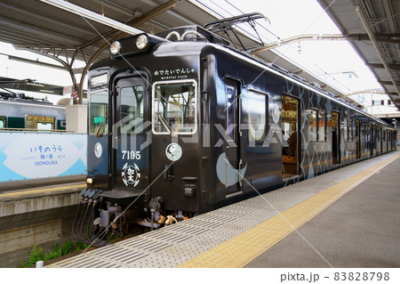 和歌山市駅に停車中のめでたい電車 かしら/南海加太線 和歌山市駅に停車中のめでたい電車 かしら/南海加太線 83828798