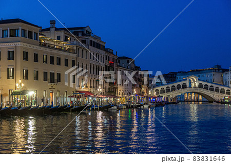 View on Rialto Bridge in Venice without people during Covid-19 lockdown 83831646
