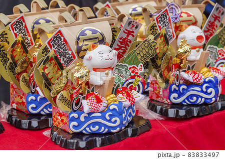 酉の市　熊手　商売繁盛　色鮮やか　神社 83833497
