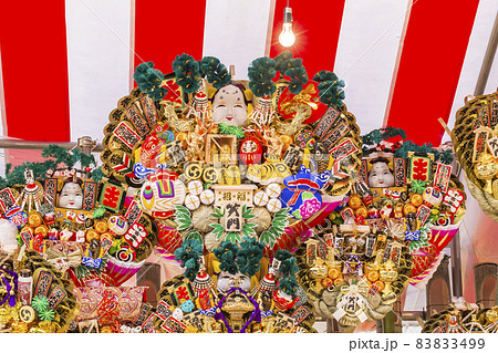 酉の市　熊手　商売繁盛　色鮮やか　神社 83833499