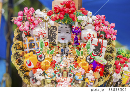 酉の市　熊手　商売繁盛　色鮮やか　神社 83833505