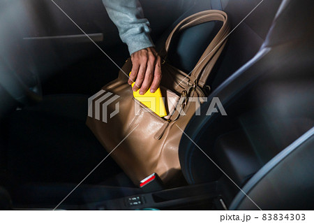 車上荒らし・置き引き・車 車上荒らし・置き引き・車 83834303